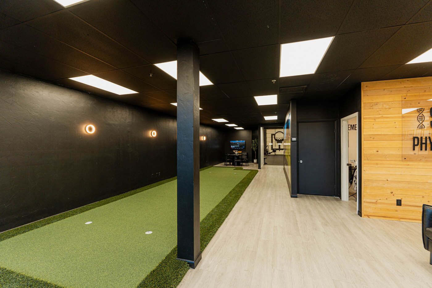 Tee Box St. George interior of putting practice.
