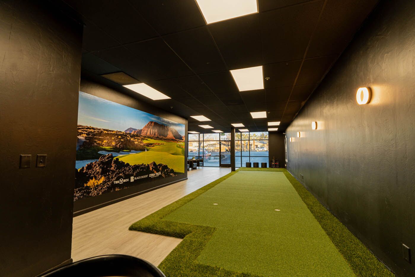 Tee Box St. George indoor putting area.